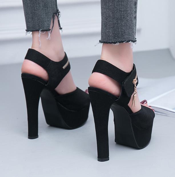 Wide-heeled platform sandals - shopwomanstore